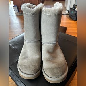 Girls Ugg boots size 6